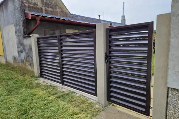 Metalna ograda sa aluminijskom ispunom